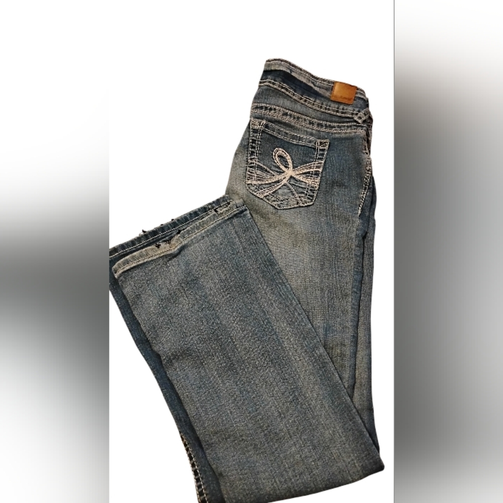 Classic Wallflower Women's Blue Denim Jeans with Embroidered Pocket